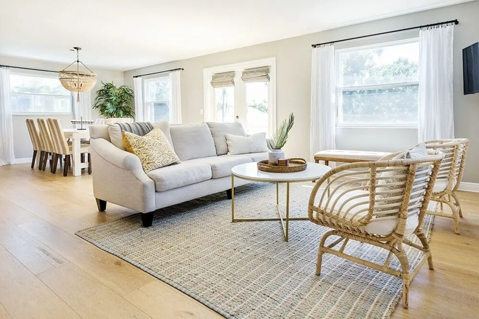 Family-friendly Pool Paradise Near Beaches 4 Bedroom Home