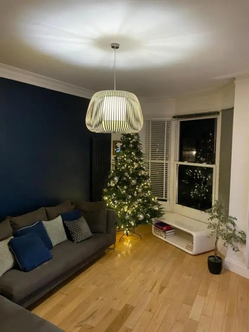 The Clock Tower Apartment - Large, Modern, 2 bed apartment, Southsea with Free parking - sleeps 4