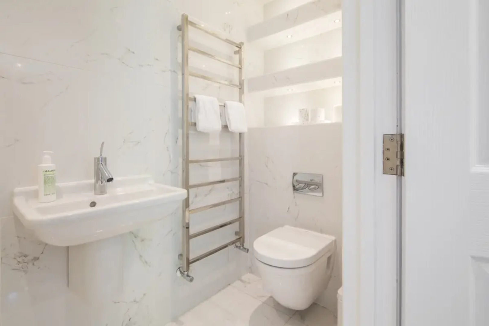 The Ascot Retreat - Spacious 3BDR Home with Parking & Garden