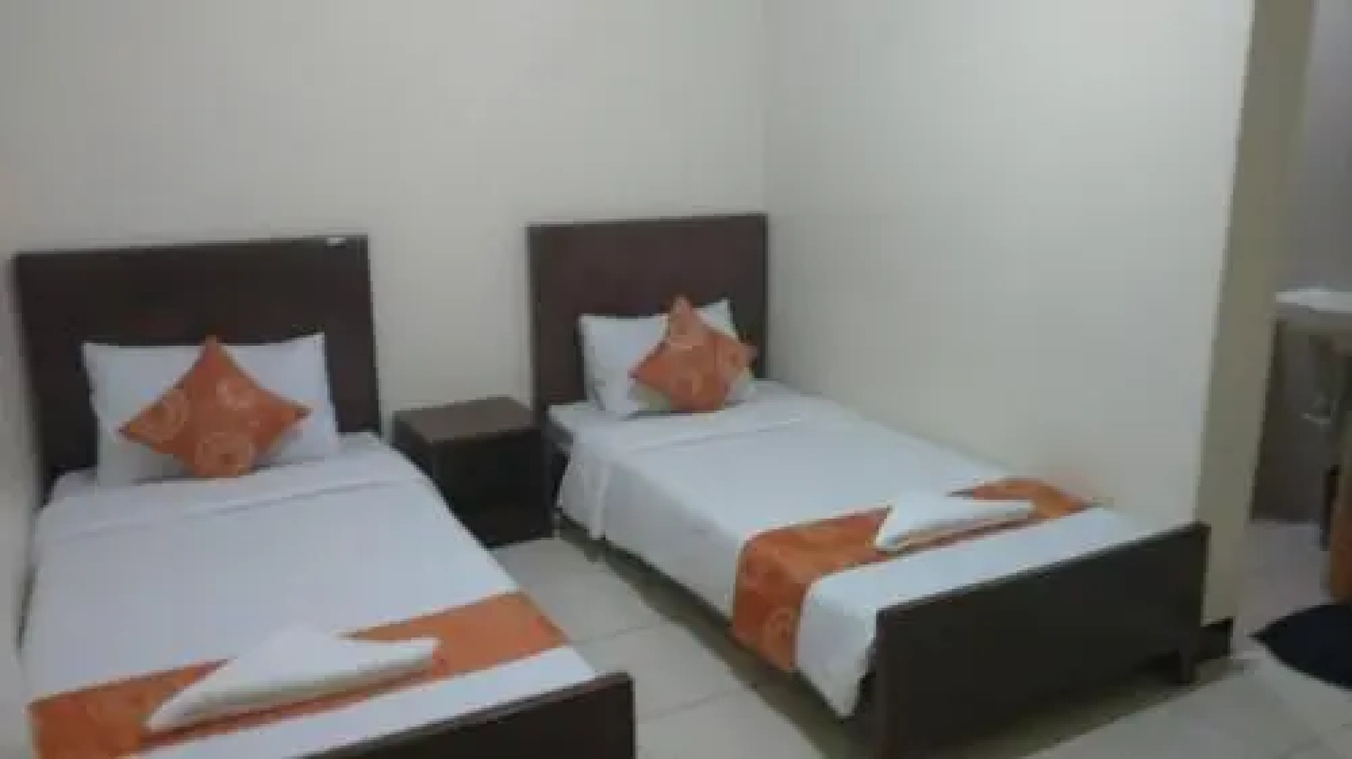 RedDoorz @ Elegance Guest House near NAIA T3