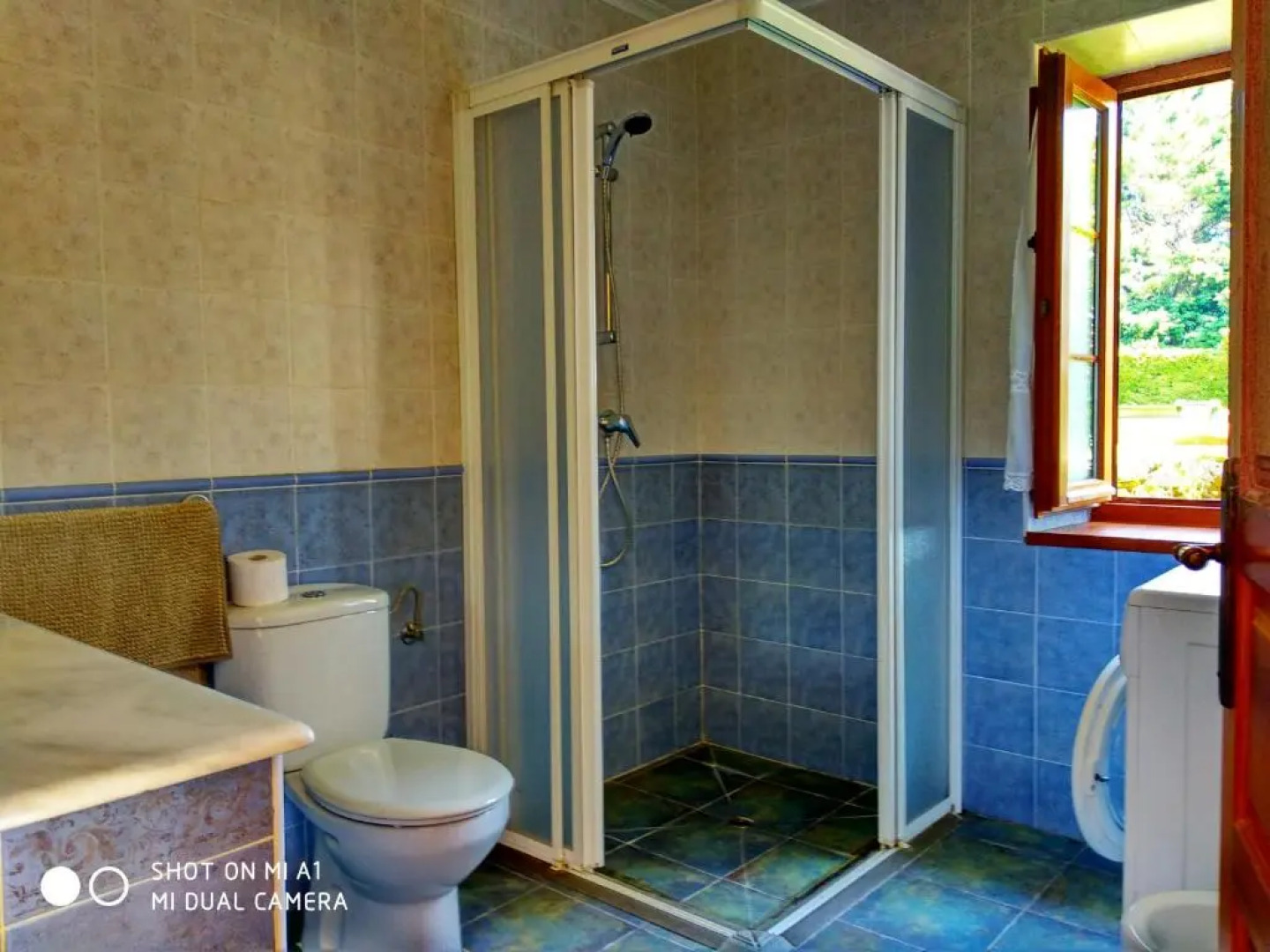 Casa Amplia Con Jardín Y Aparcamiento G-100147