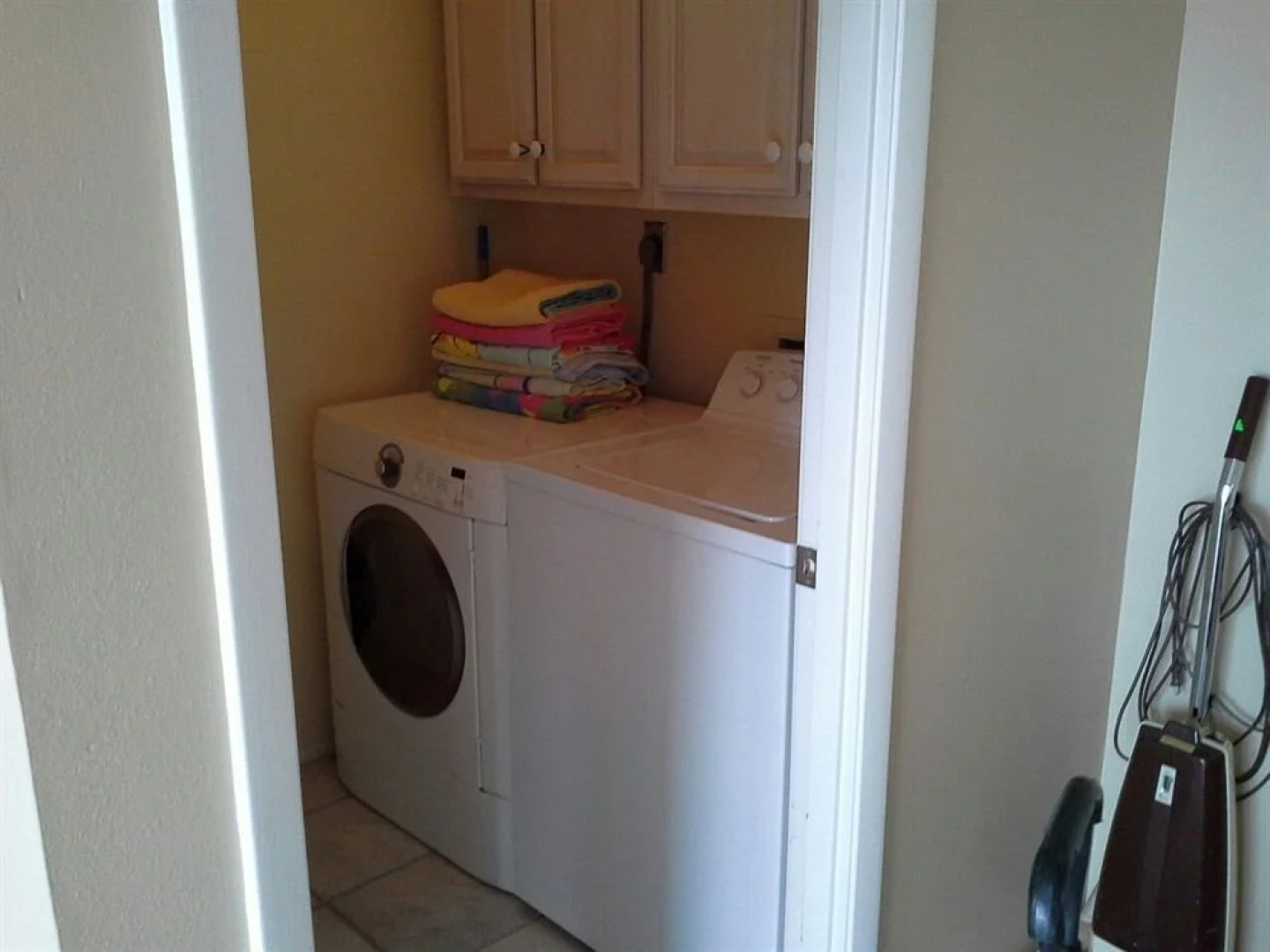 Spacious Englewood House with Deck - On The Beach!