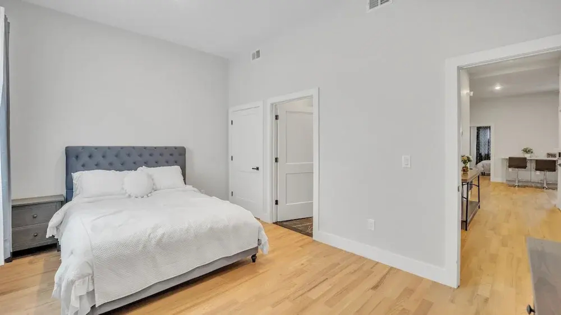 Charming Gem In Newark 3 Bedroom Apts by RedAwning