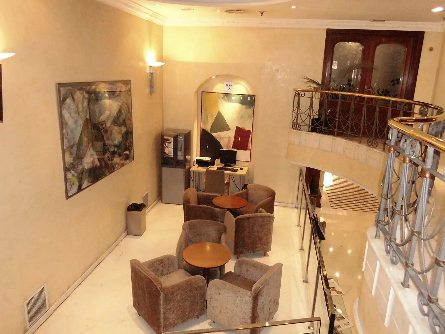 Chic & Basic Velvet Hotel