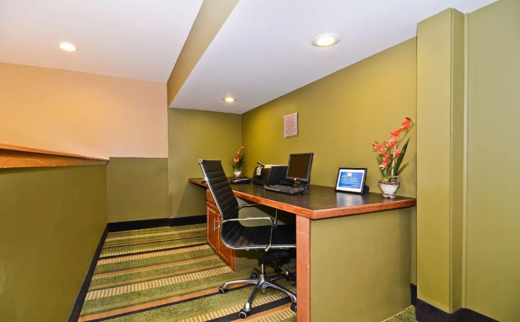 Spark by Hilton Oak Forest