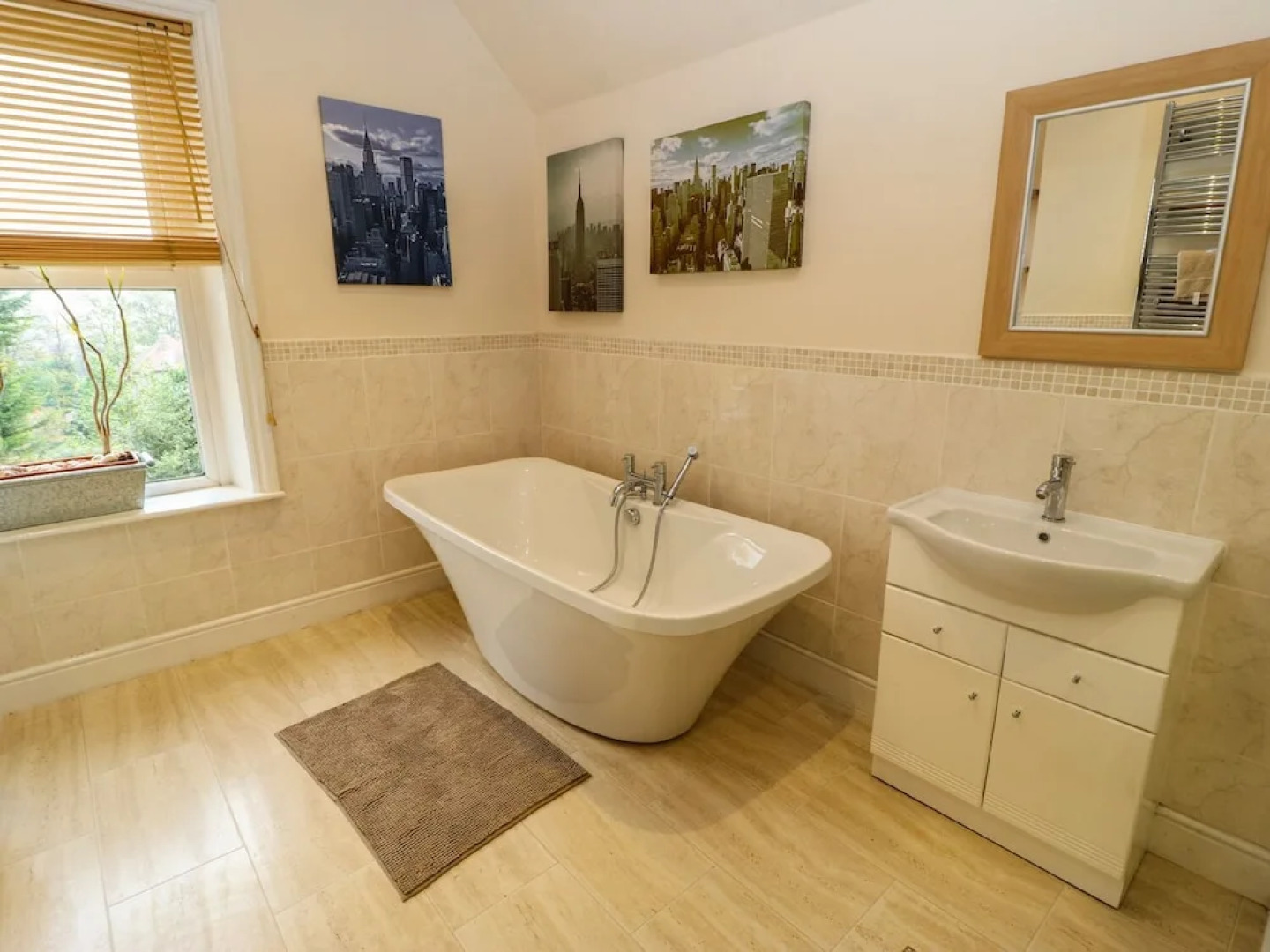 Lyndhurst, Brighouse