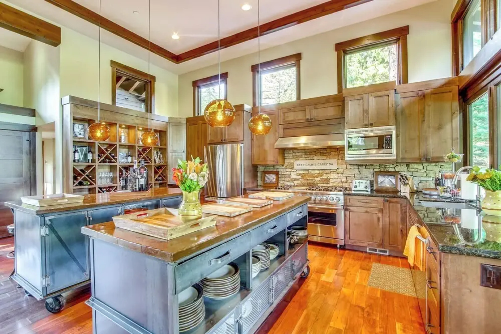 Golf Getaway w/ Hot Tub, Course Views in Cle Elum!