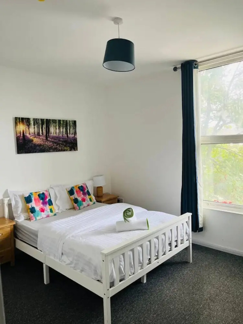 Stunning 2-bed House in Chatham