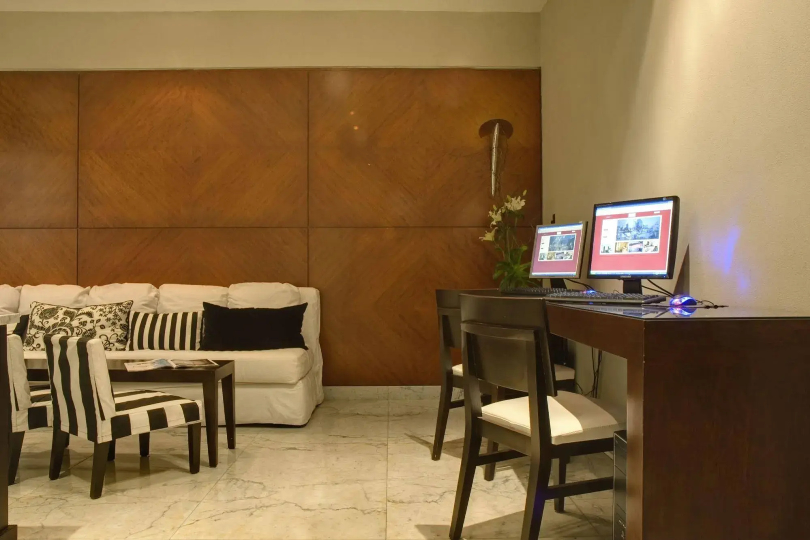 Broadway Hotel & Suites