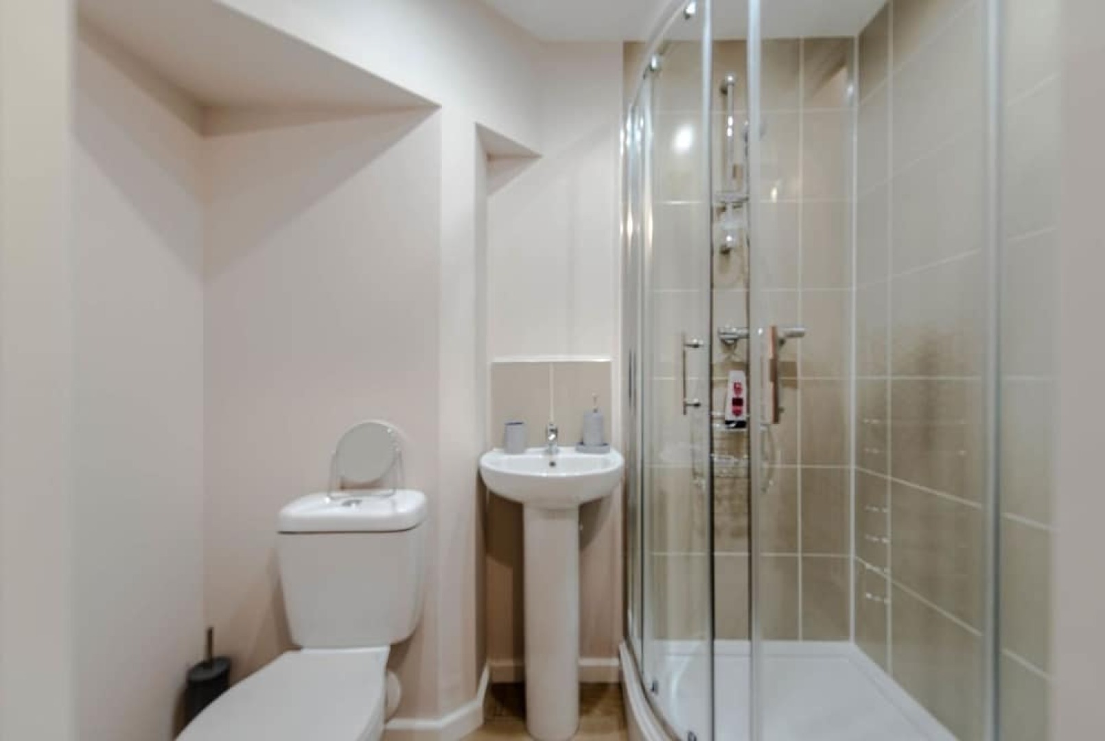 Infinity Apartments Metropolitan House 1