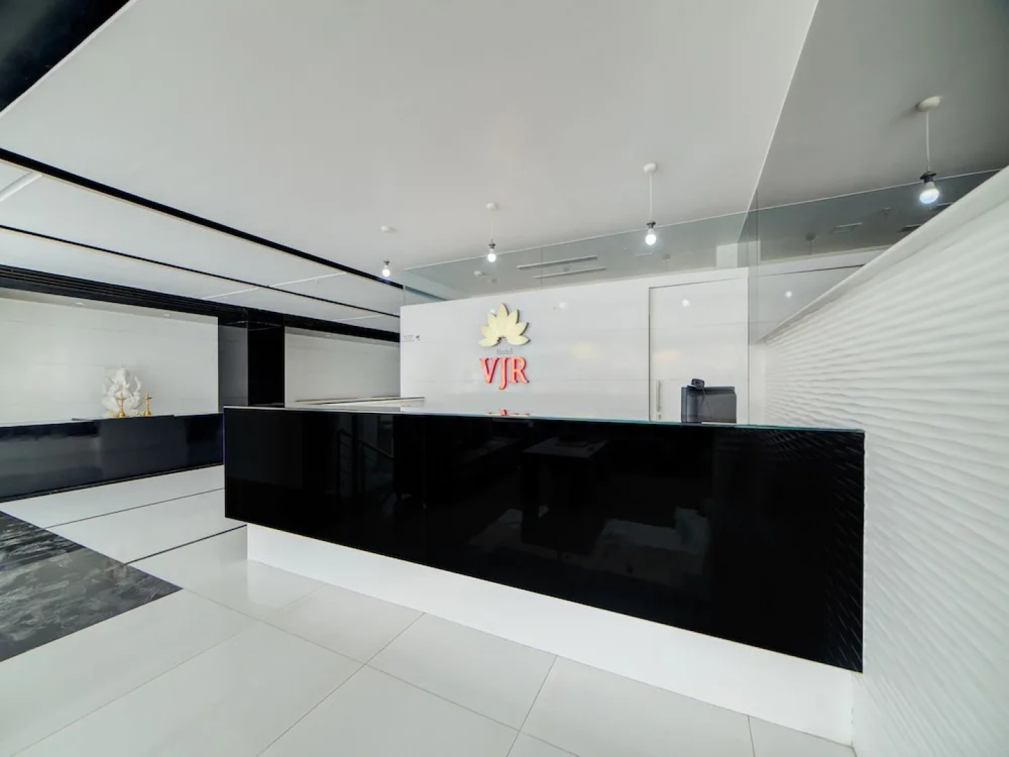 OYO 40124 Hotel VJR Residency