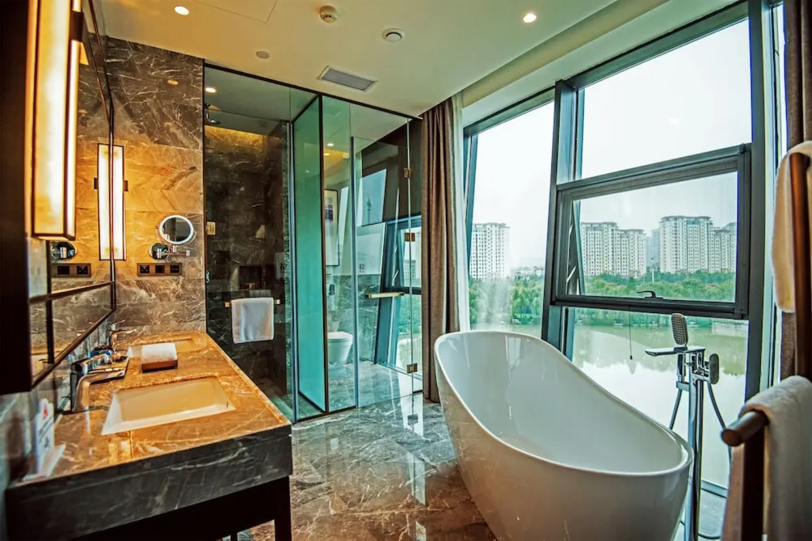 Yading Peninsula Hotel