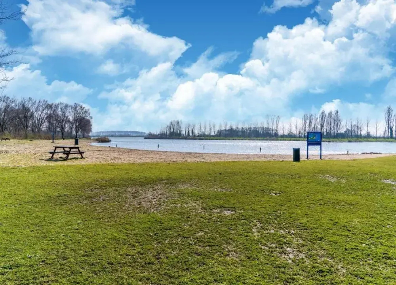 Bungalow by Water Near Rotterdam and Zeeland