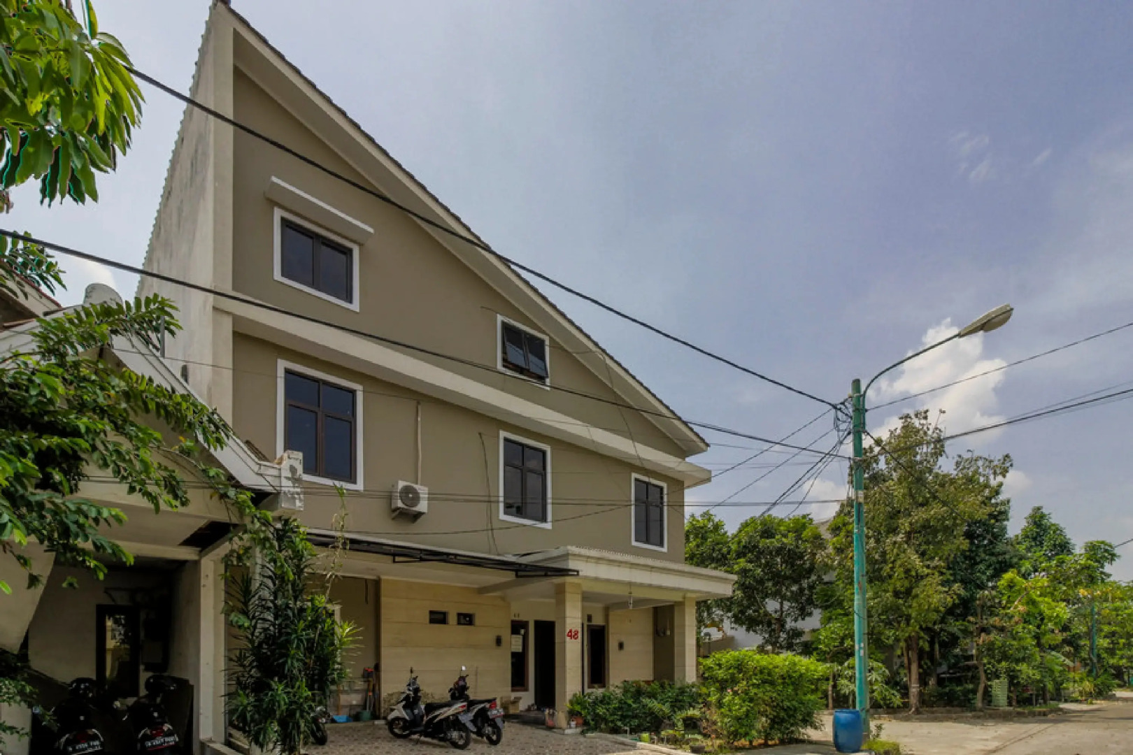 RedDoorz Plus @ Cikarang