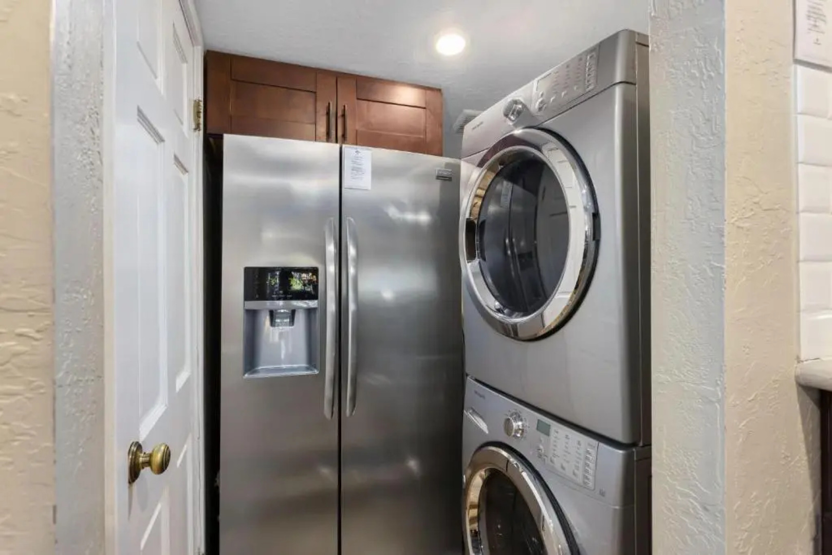 Spectacular Lake View, Luxe 3 Level Home, 1750 sqft, AC, Dogs, Walk to Village