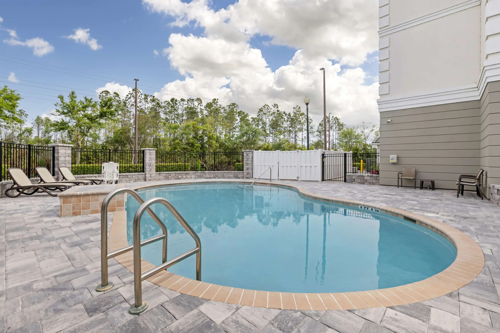 Best Western Plus First Coast Inn & Suites