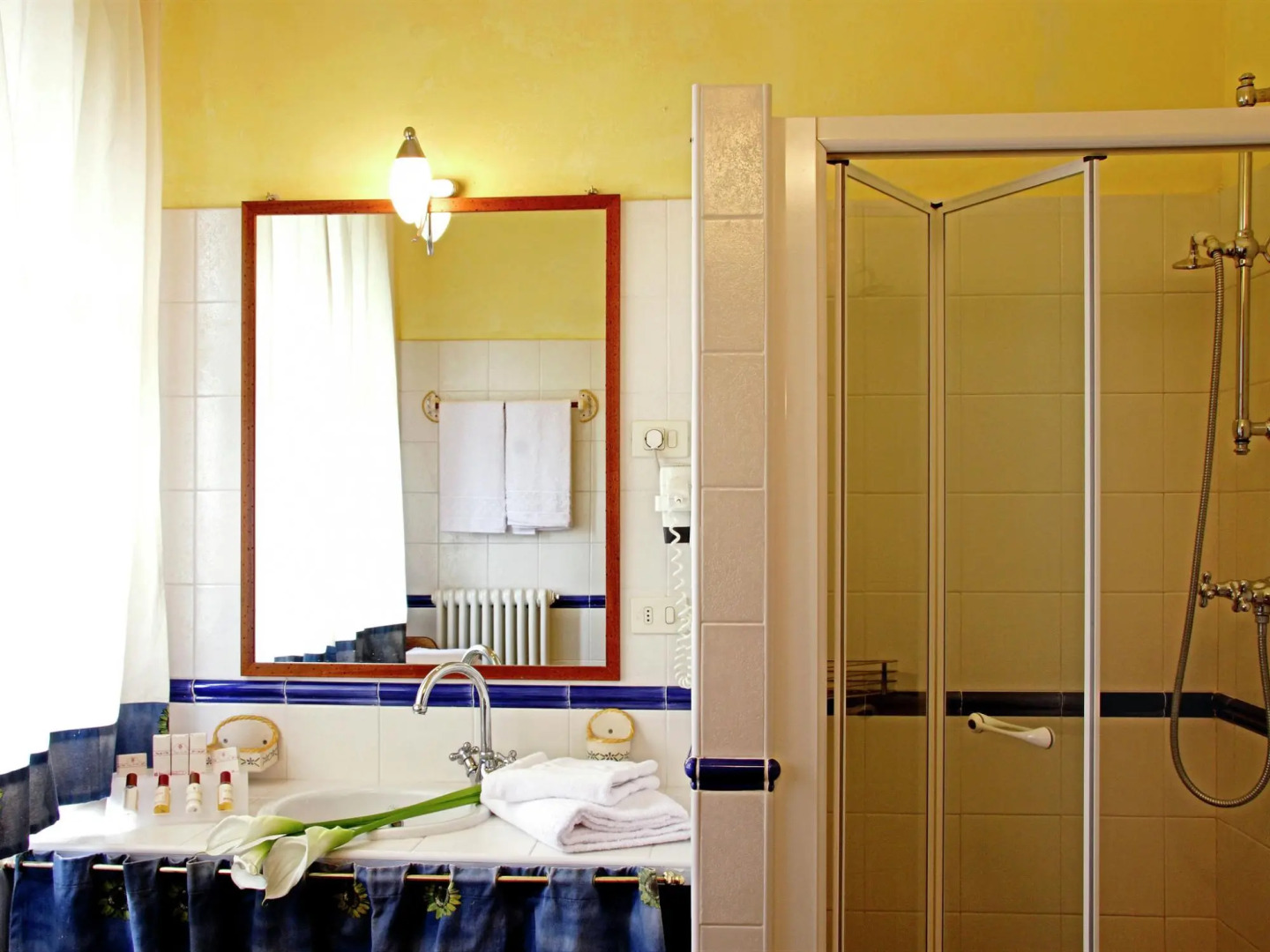 Scenic Tuscan Mansion