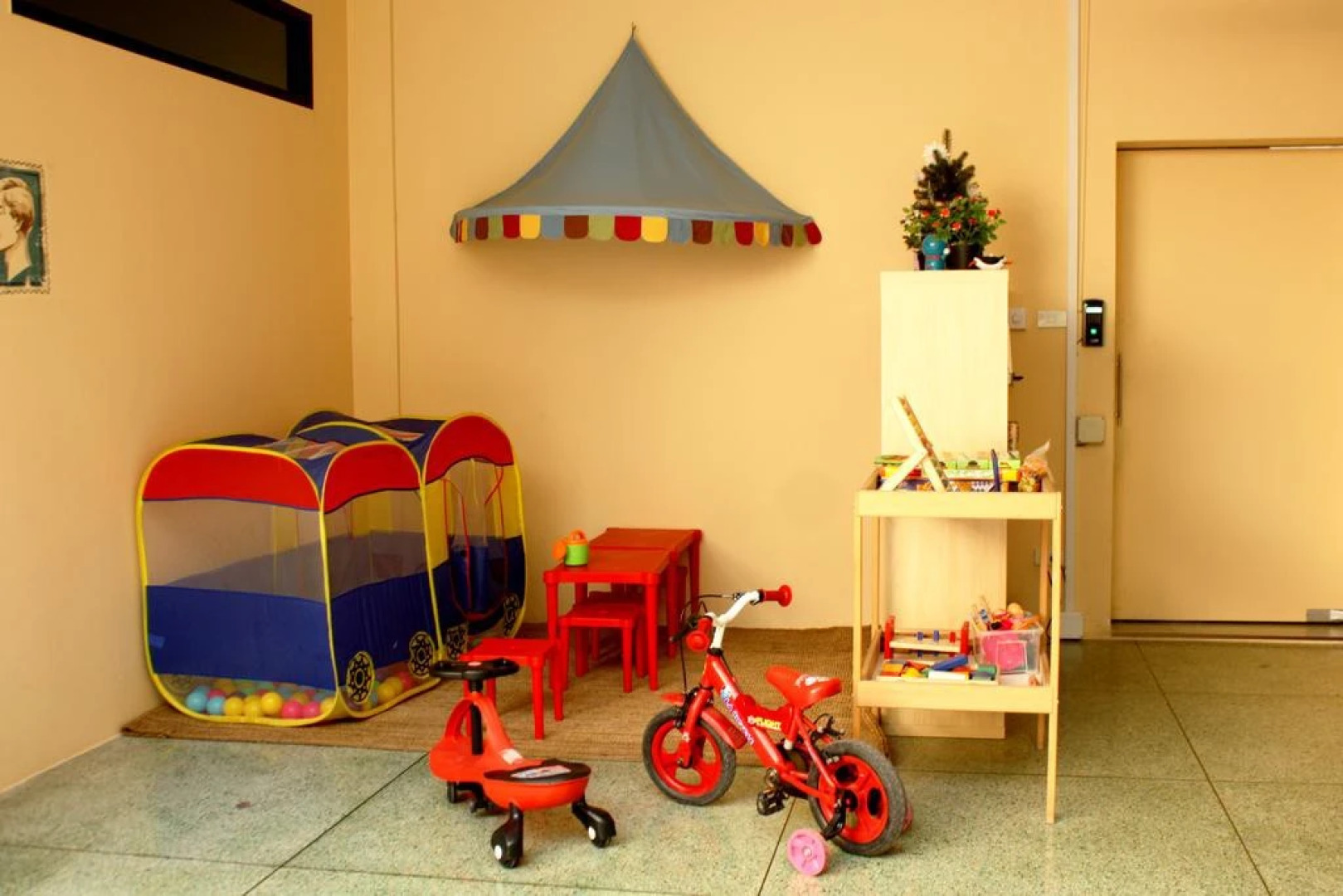 Feung Nakorn Balcony Rooms and Cafe