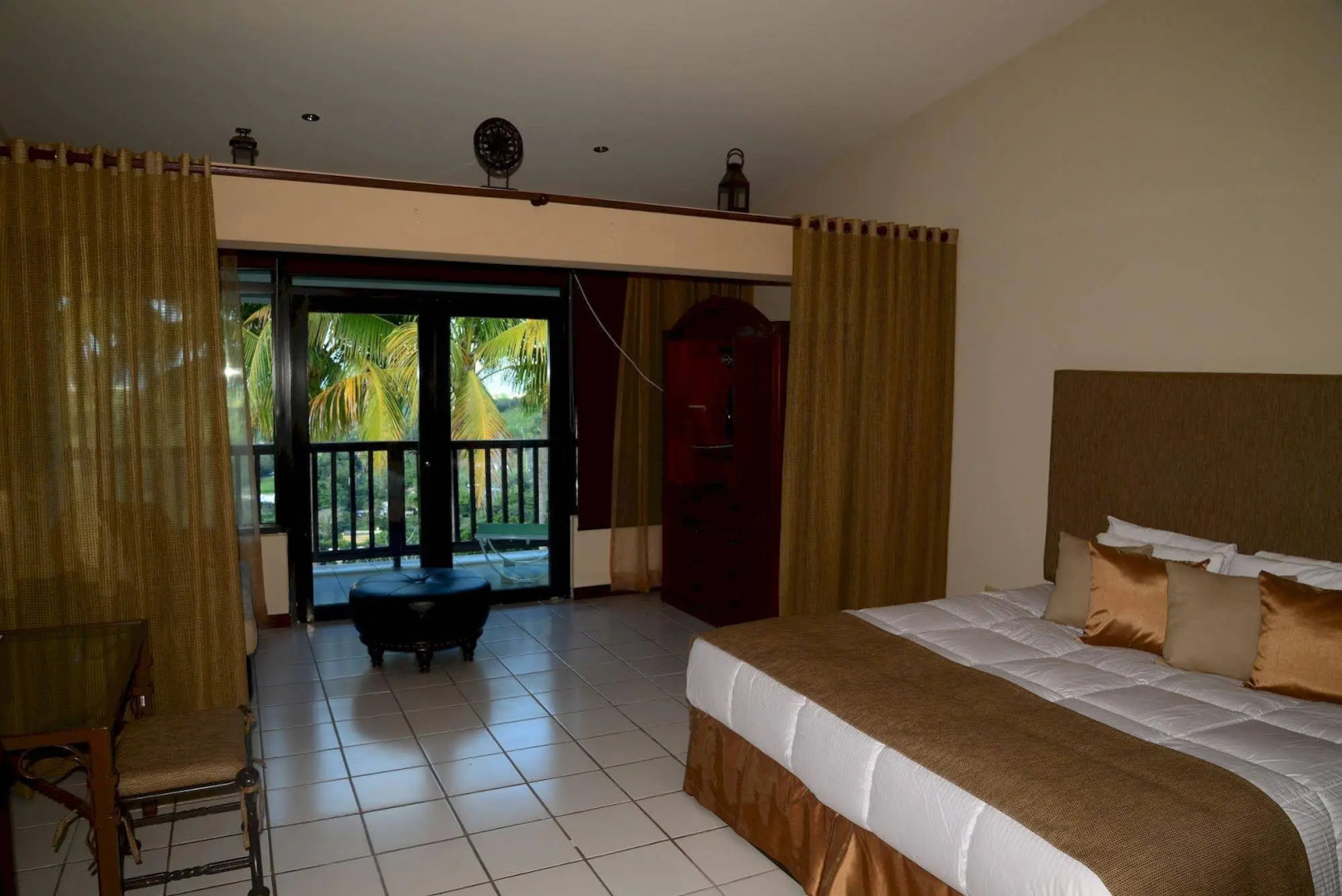 Mountain Lodge Suites