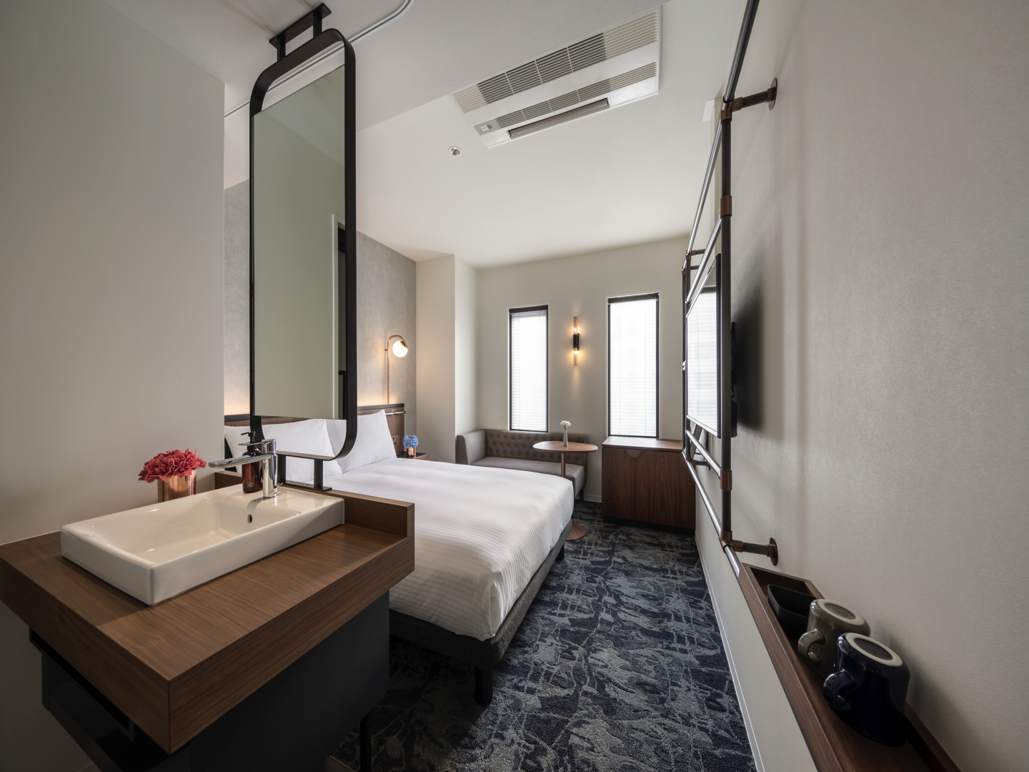 The Lively Osaka Honmachi