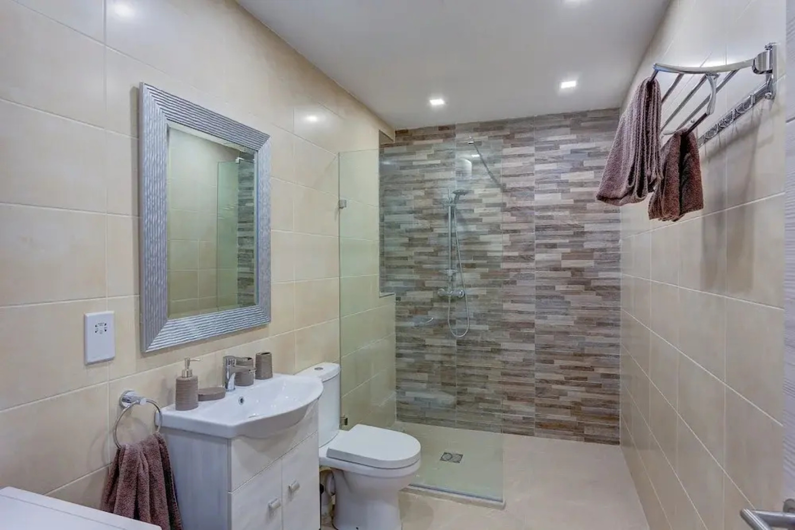 Modern 1BR Apartment in a Central Location