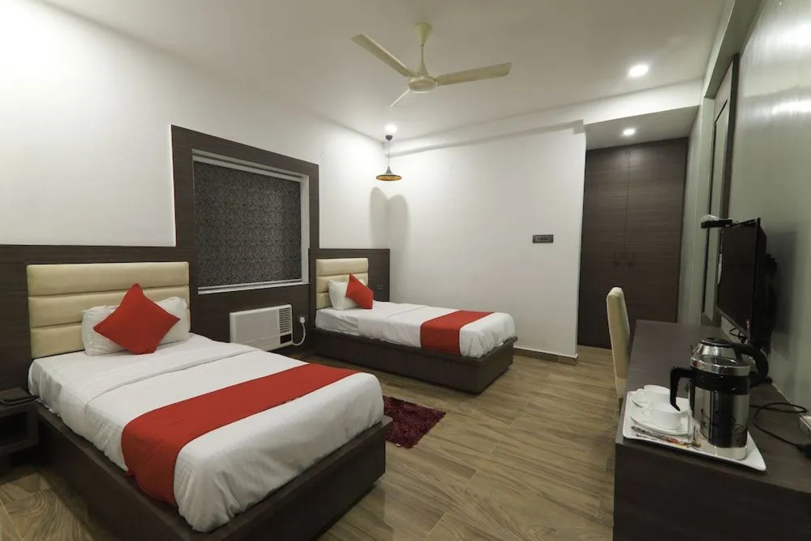 OYO 6709 Hotel L N International