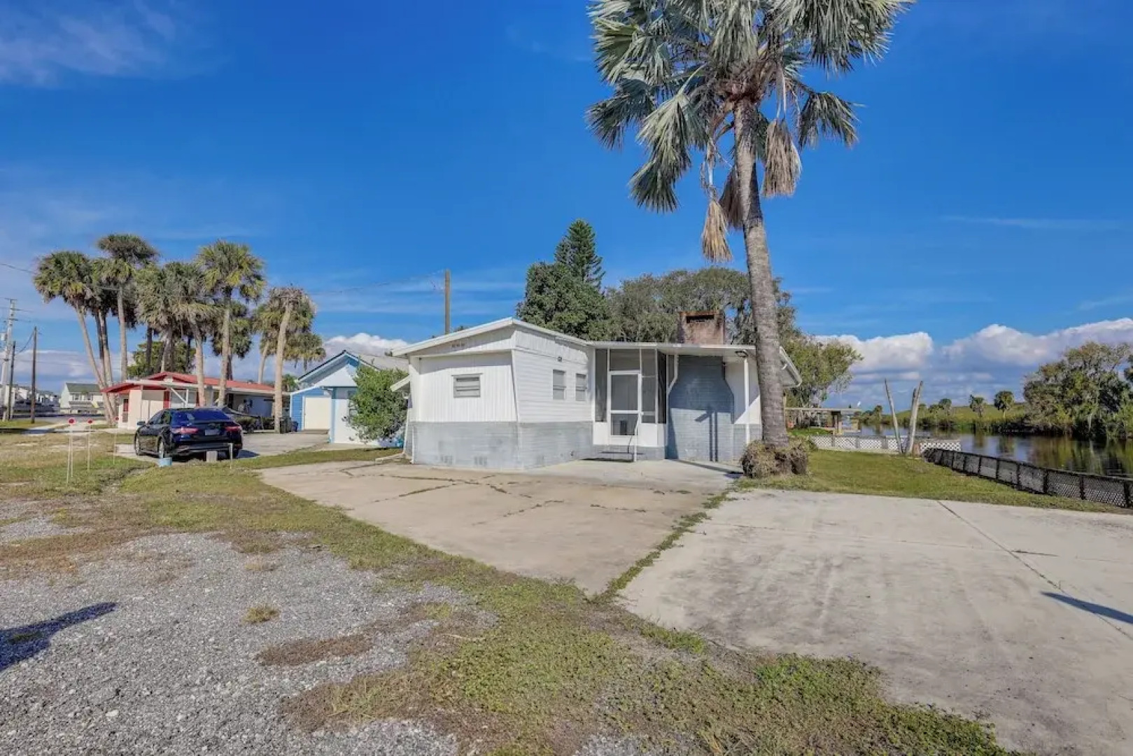 Sun-soaked Okeechobee Retreat w/ Canal Views!