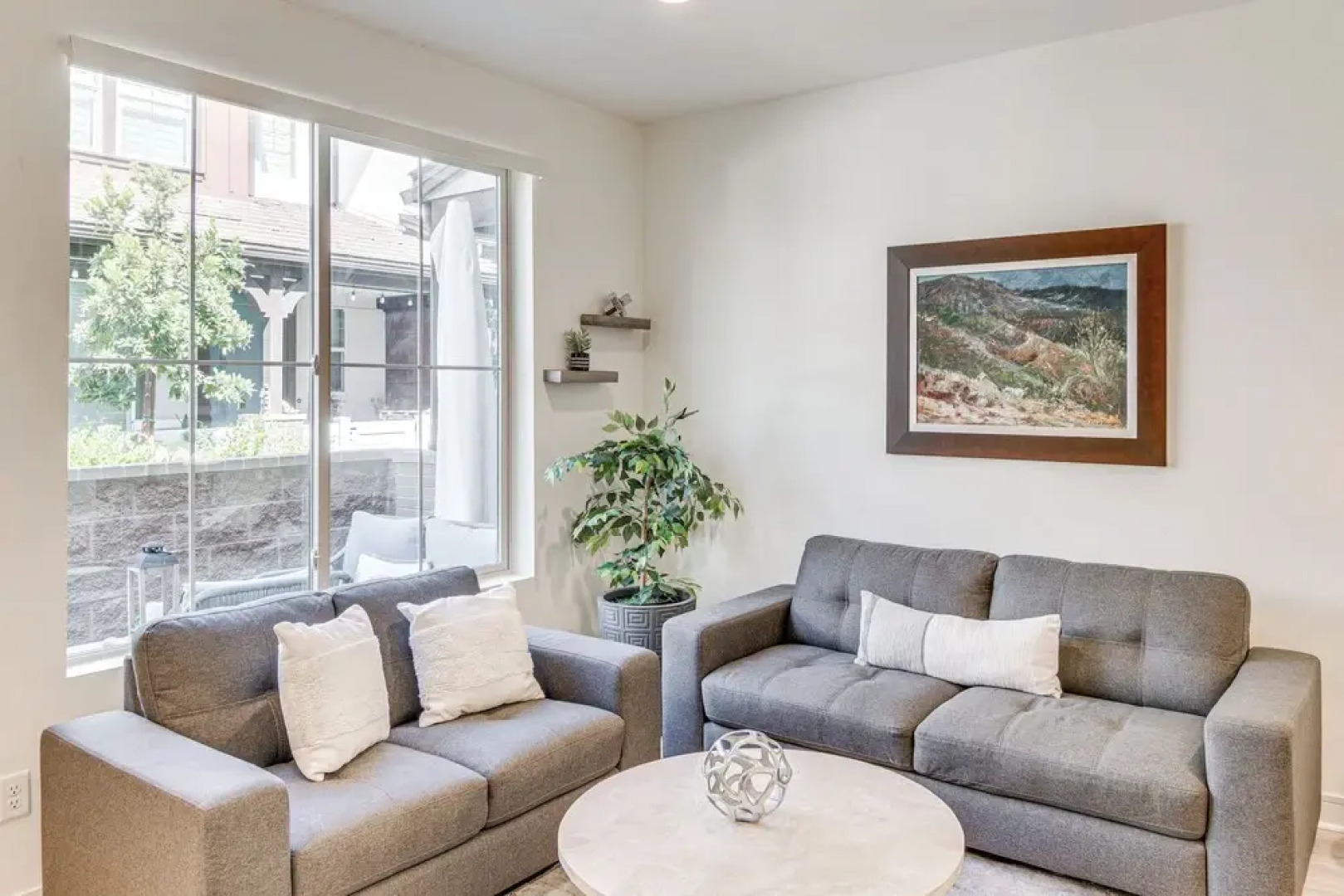 Quiet Simi Valley Home w/ Patio & Pool Access!