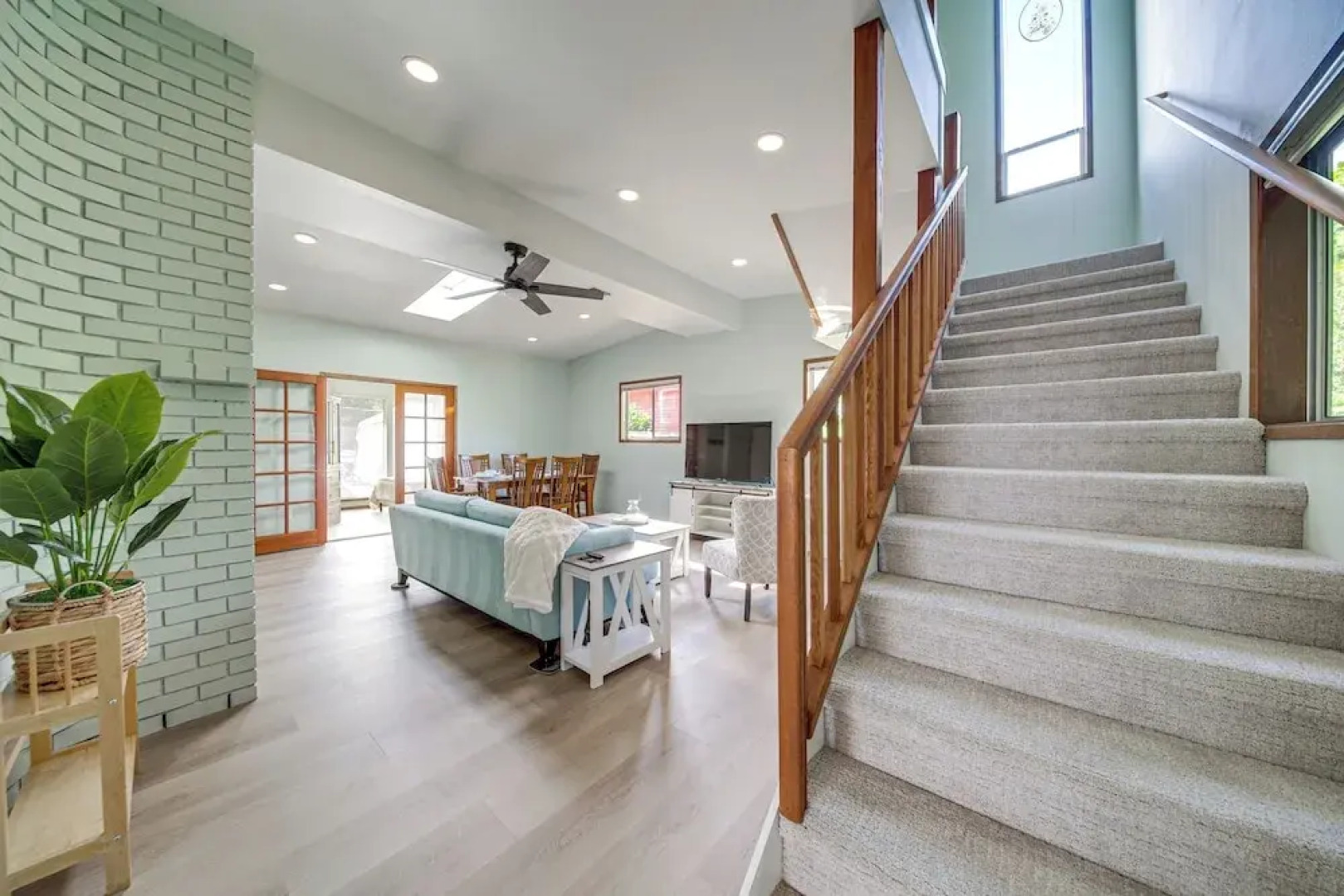 < 1 Mi to Lake Washington: Peaceful Apt in Kenmore