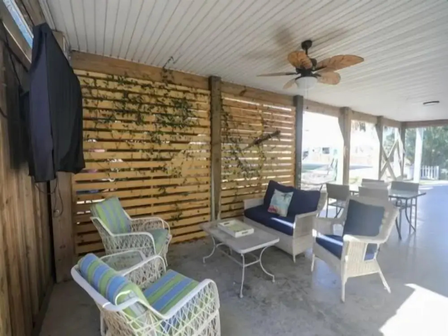 Sandy Bottoms - Relax, Unwind, And Enjoy All The Beach Has To Offer 3 Bedroom Home by Redawning