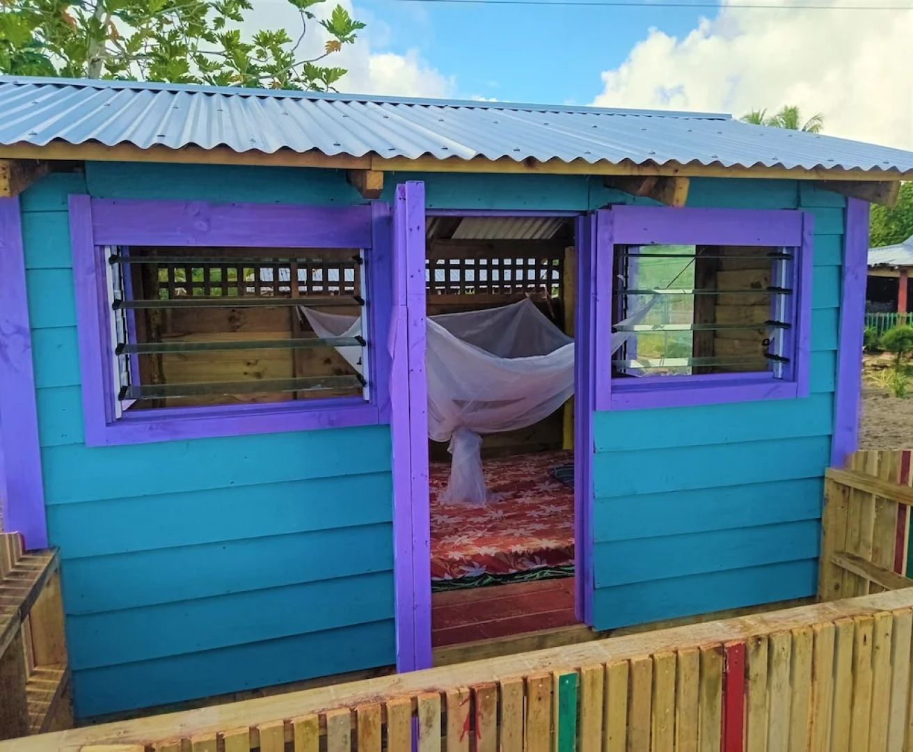 Sina PJ Beach Fales and Surf