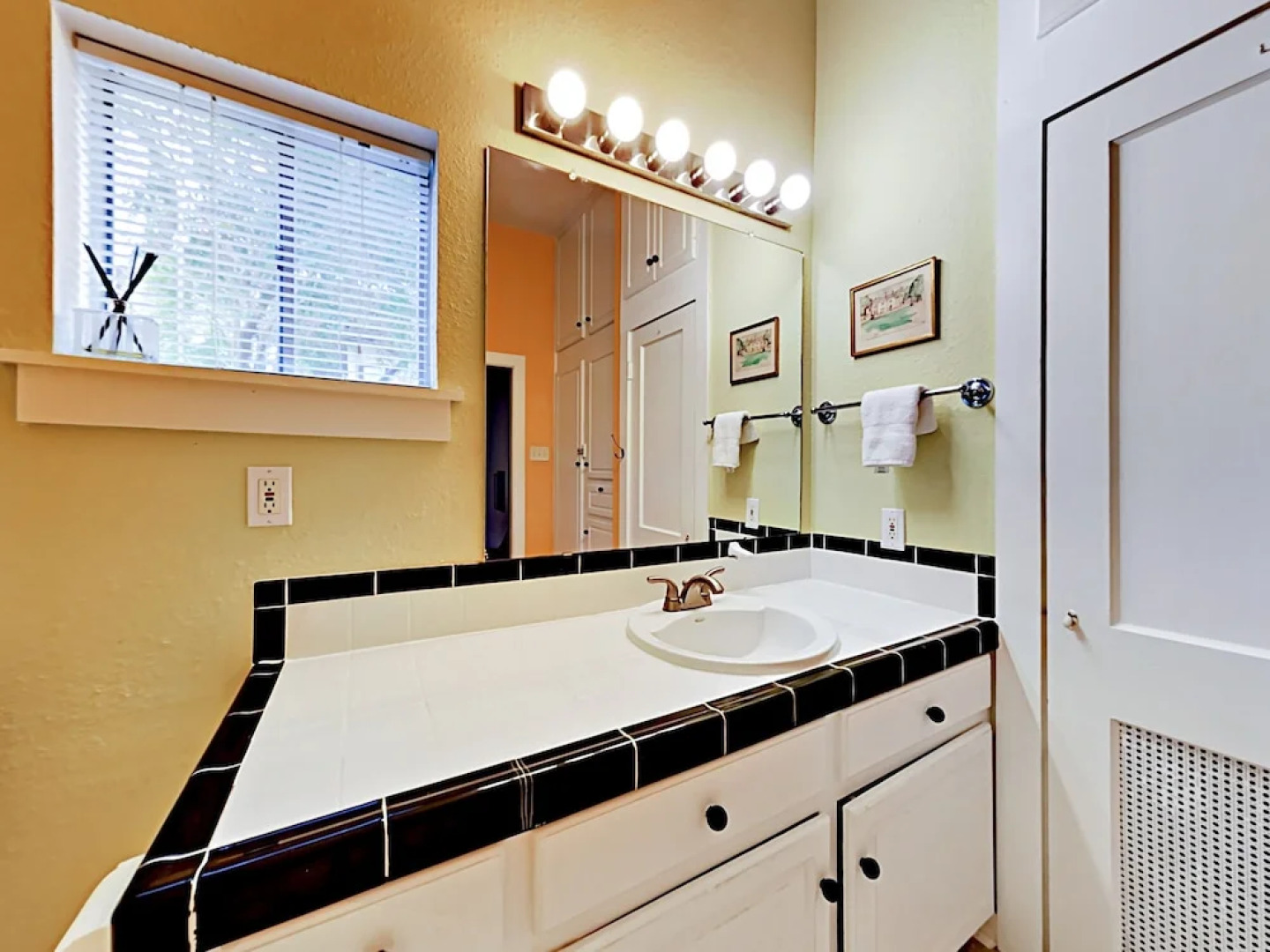 Huge Lake Travis - 4 Bedroom Home