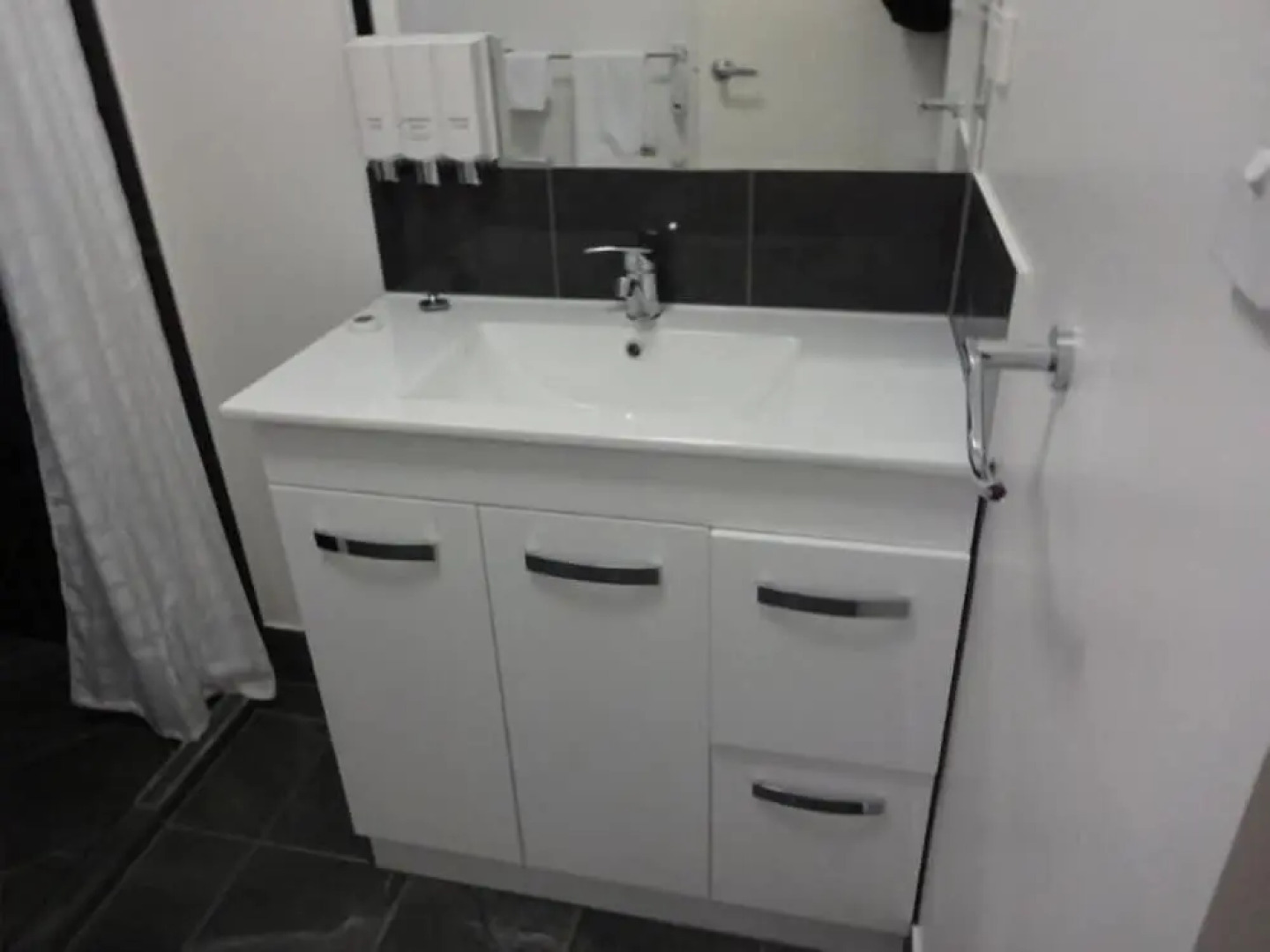 Jolly Collier Hotel Motel