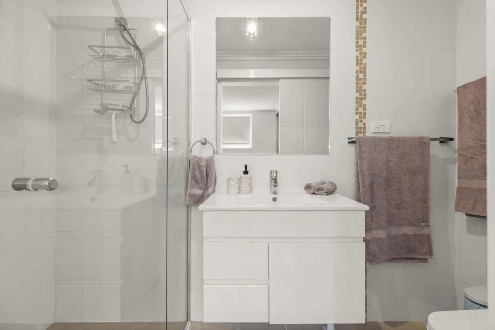 Large Outdoor Entertaining with Outdoor Kitchen and a 2 Minute Walk to Huskisson Beach