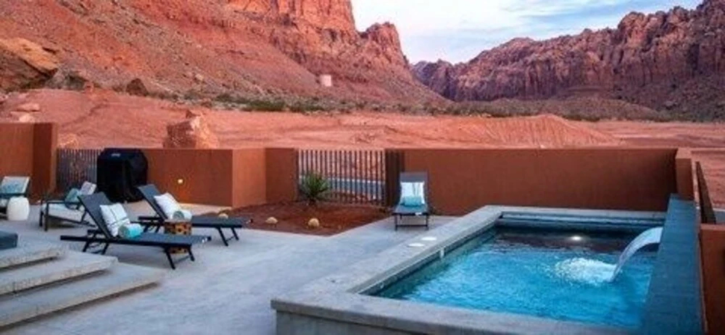 Luxury Service 3 Kings and Bunks - Sleeps 12 - Daily Housekeeping home