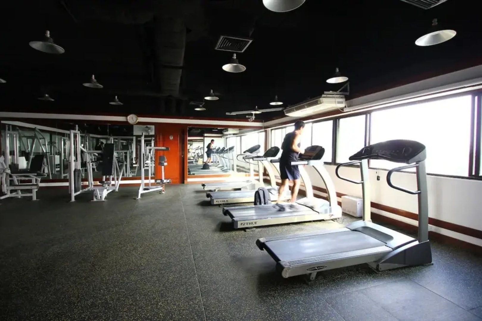 Апартаменты Omni Tower Direct Rooms Sukhumvit Soi 4