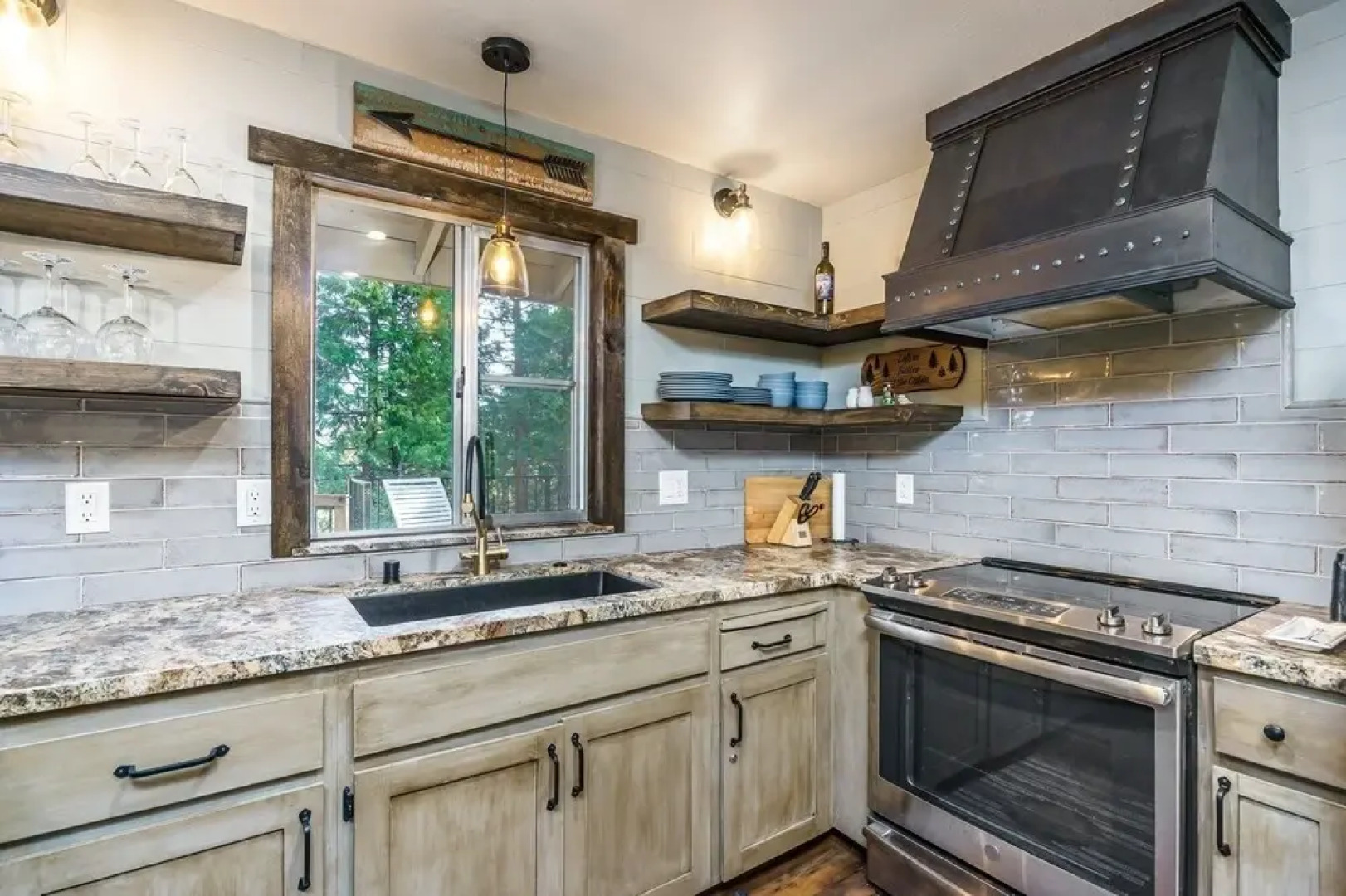 The Treetops - Beautiful Mountain Views Abound When You Stay at The Treetops by Yosemite Region Resorts