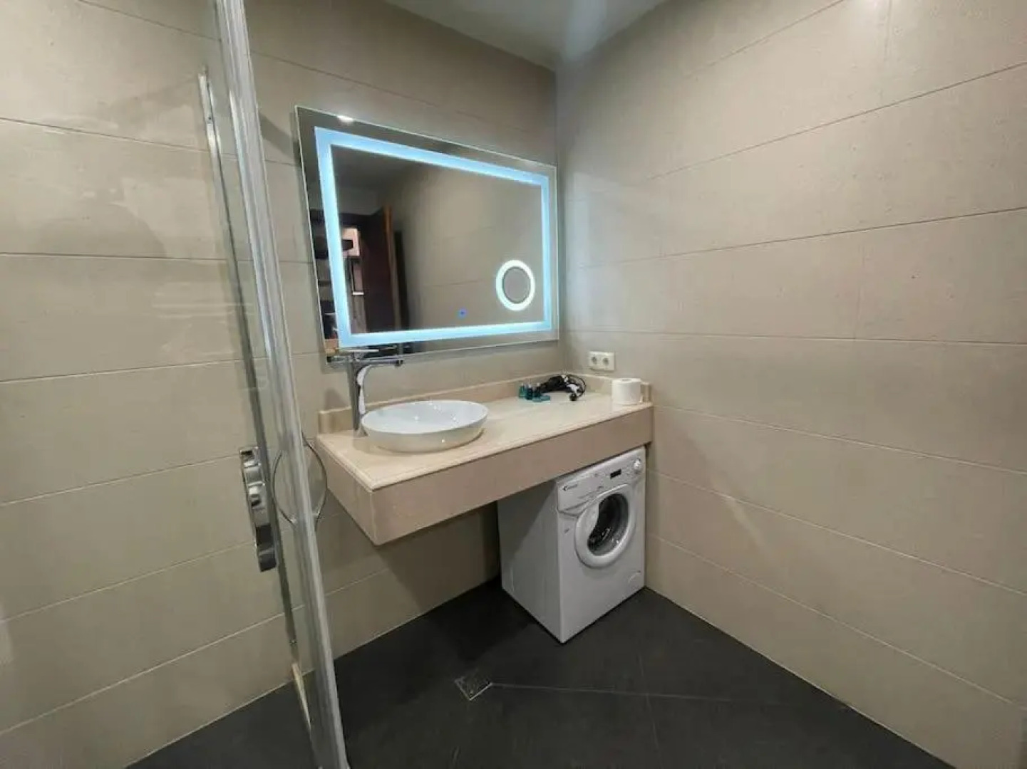 Leo Group BEST STUDIO 1201 Dreamland Oasis CHAKVI