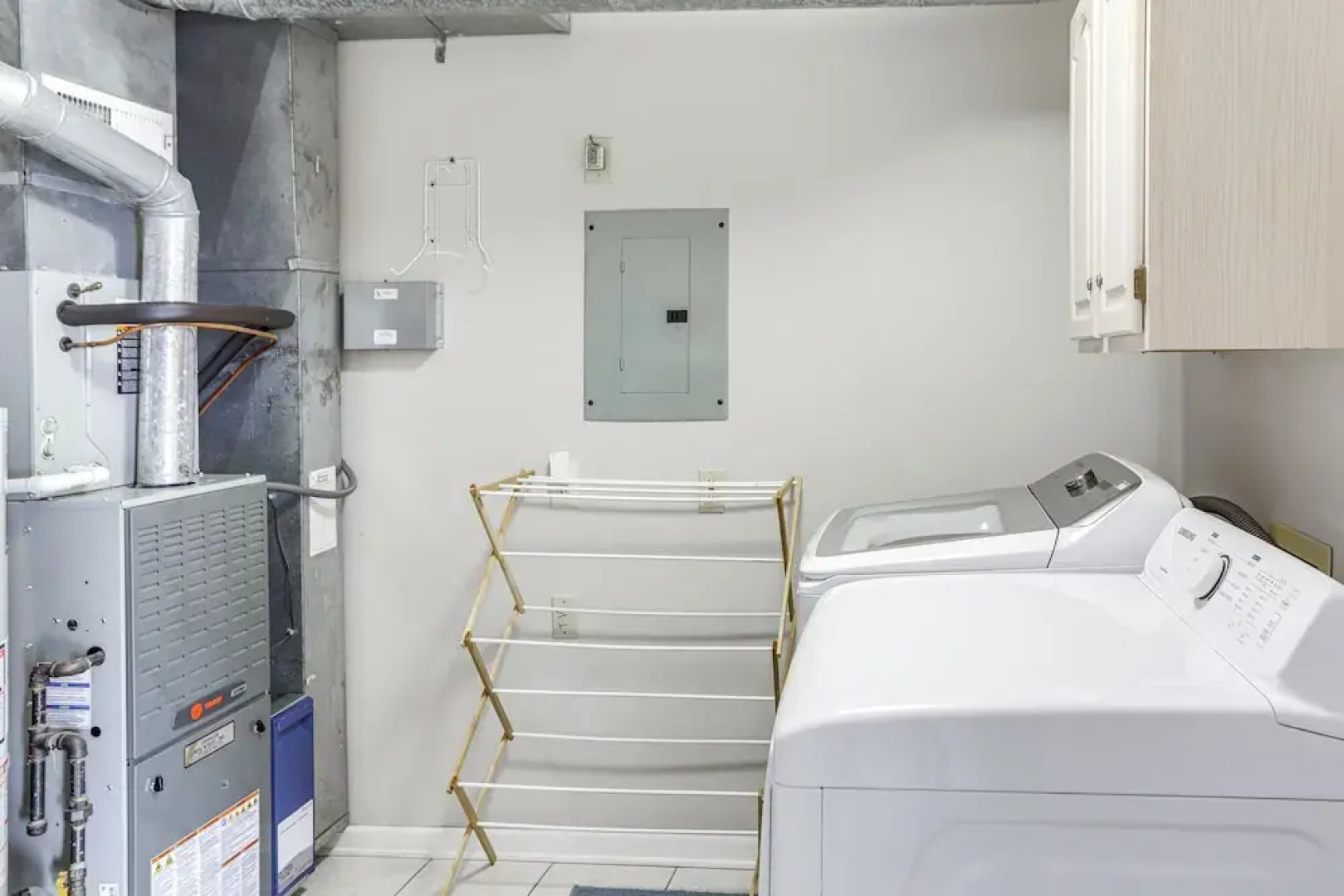 Family-friendly Port Clinton Home w/ Private Deck