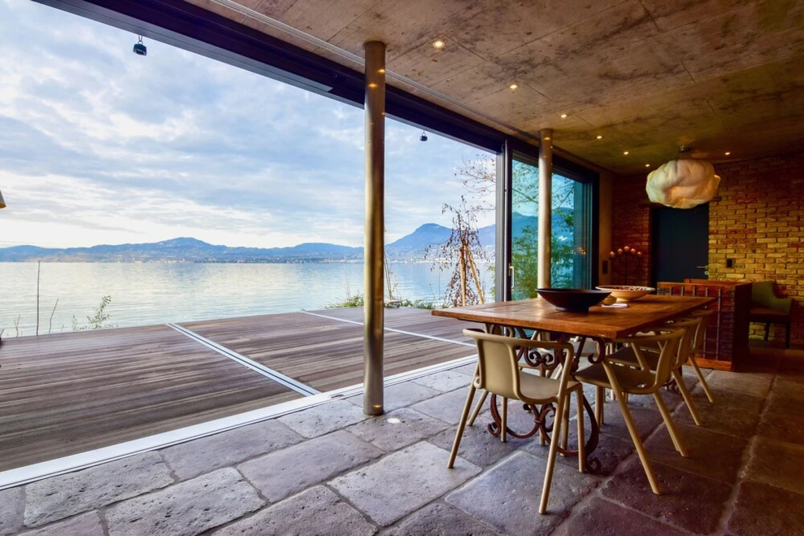 NEW 3BD Luxury Villa on the Geneva Lake
