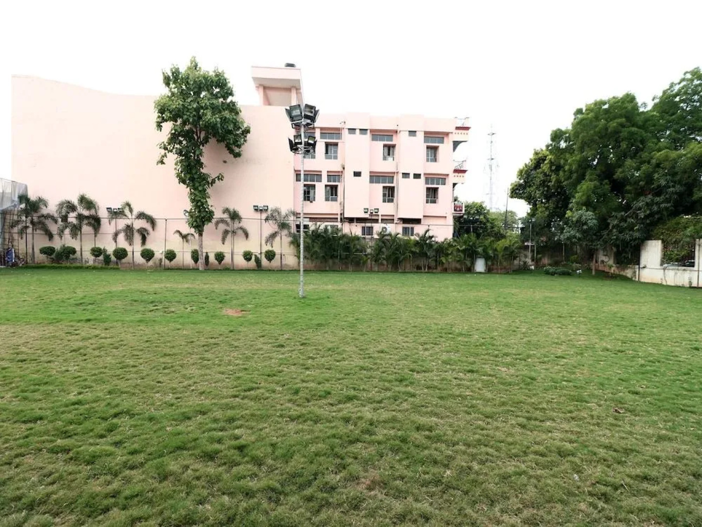 OYO 16080 The Royal Orchid