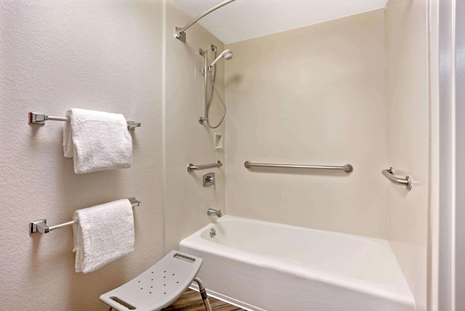La Quinta Inn & Suites by Wyndham Tacoma - Seattle