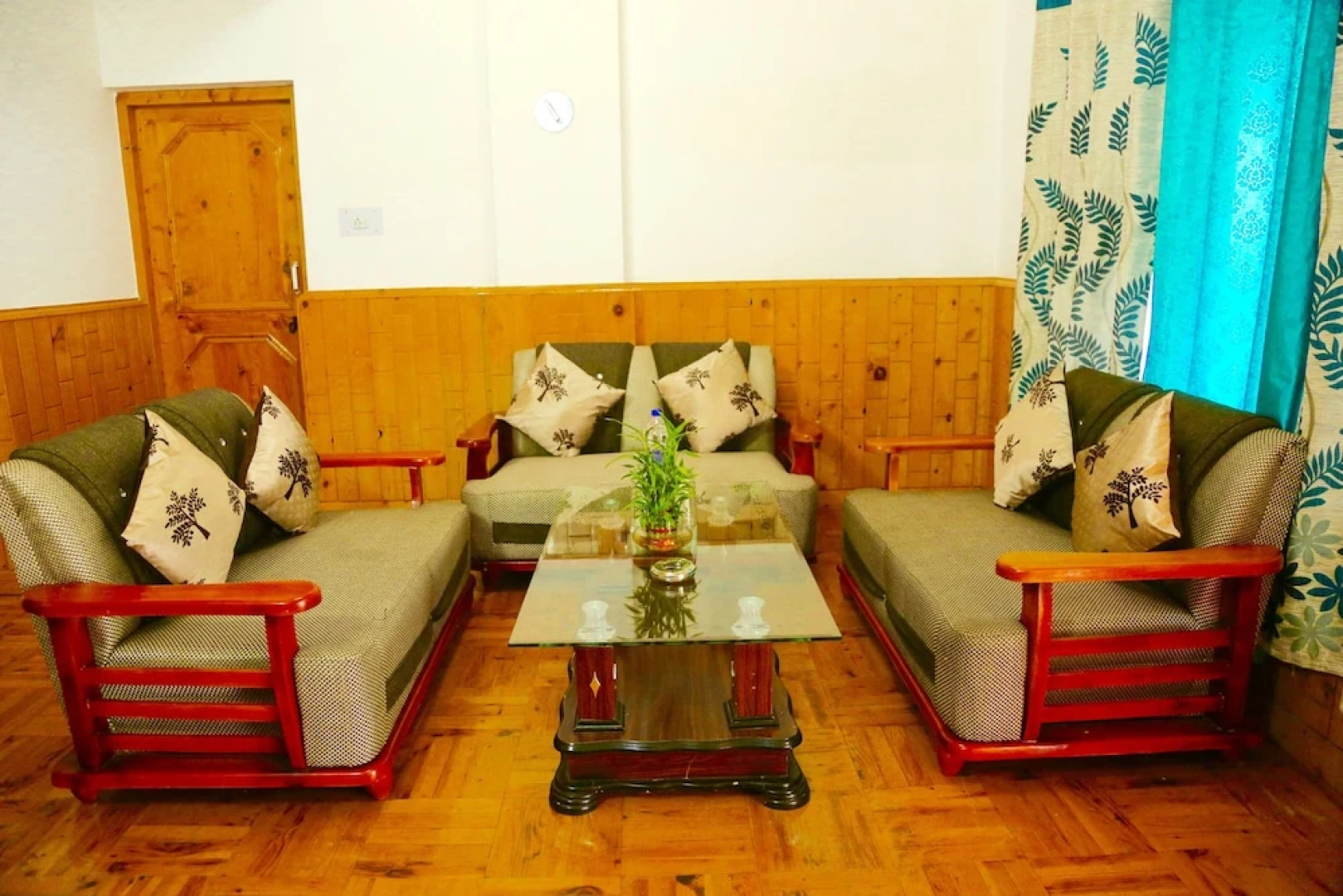 Hotel Rishi Palace