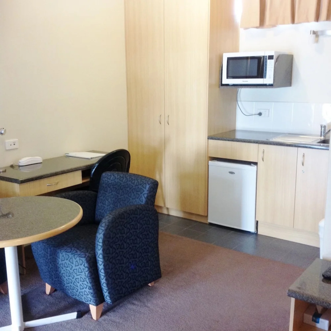 Ashton Townhouse Motel & Suites