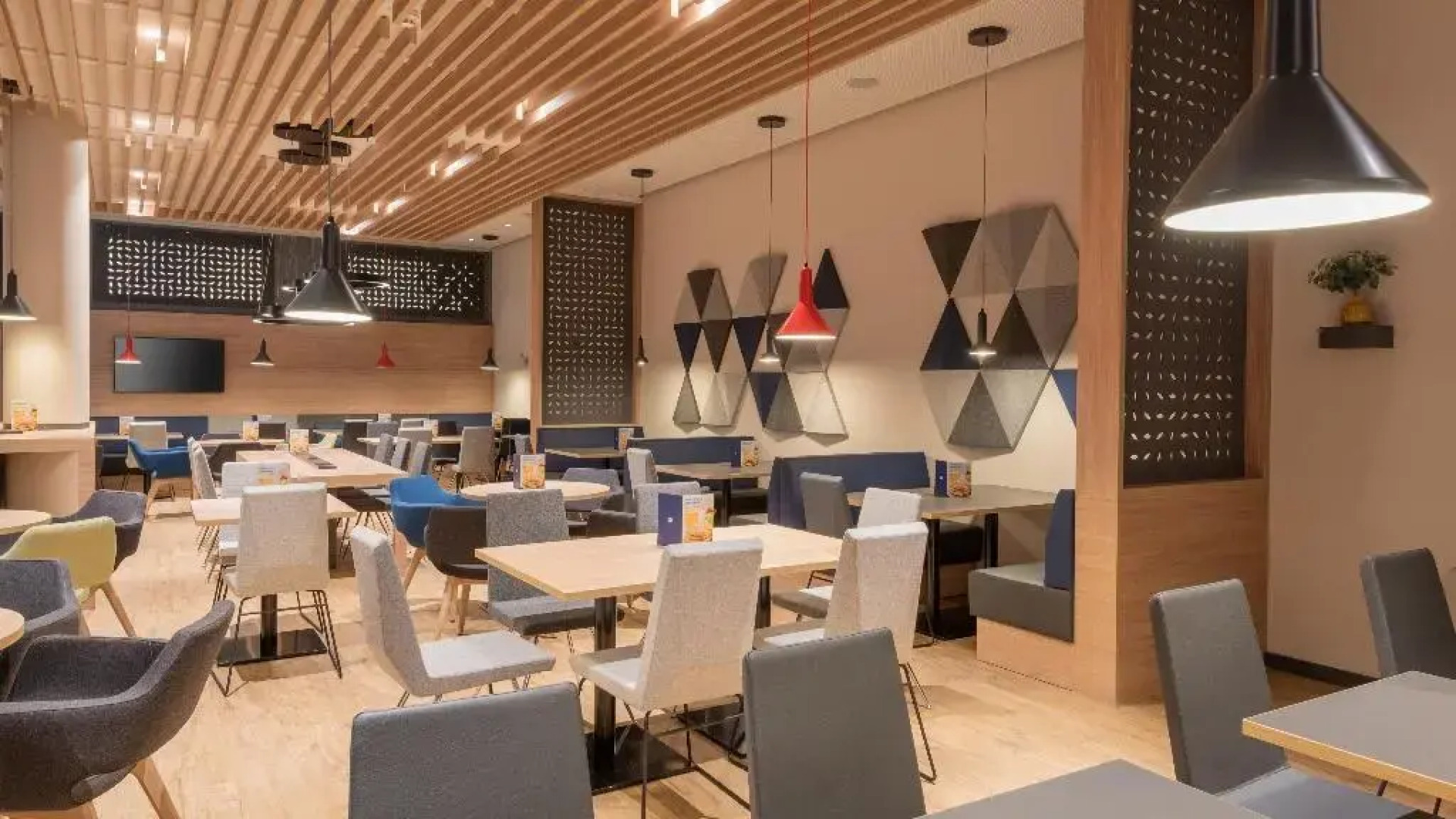 Holiday Inn Express and Suites Potsdam by IHG