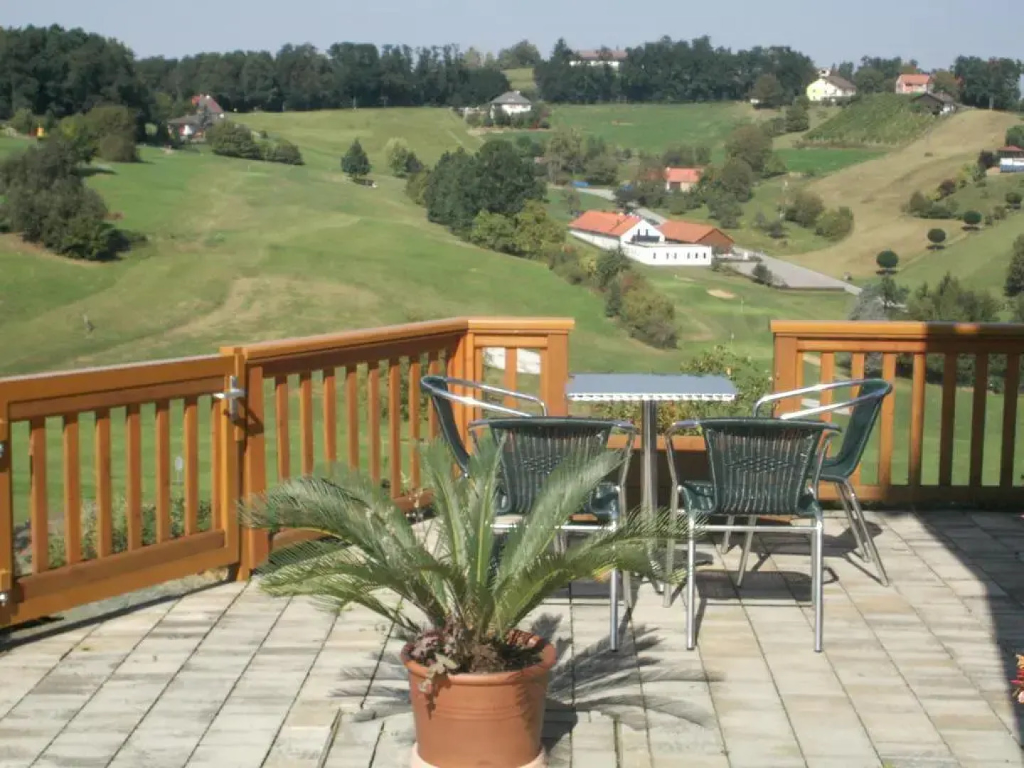 Golfblick - Zimmer & Apartments