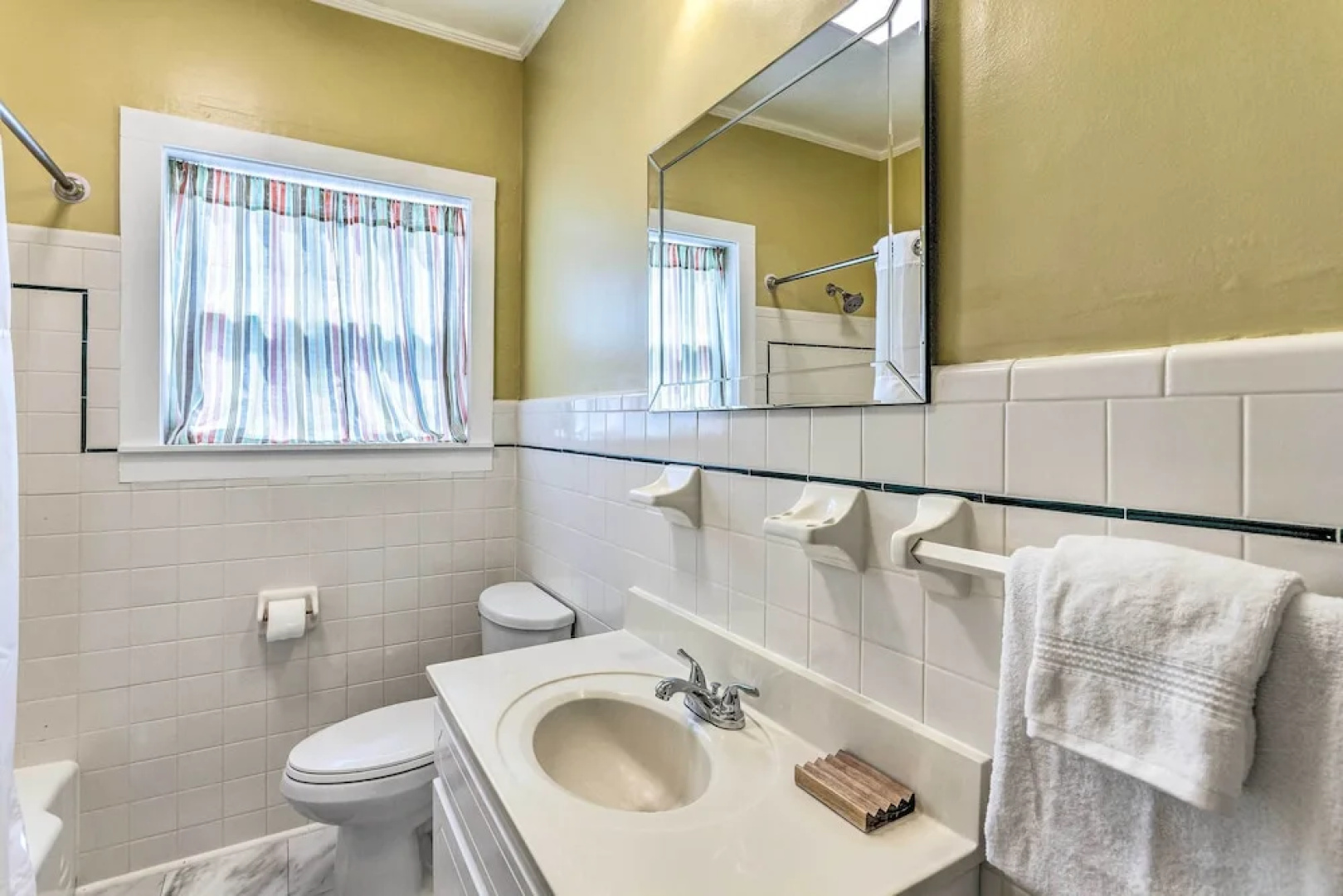 Charming Home: 2 Mi to Dtwn Defuniak Springs!