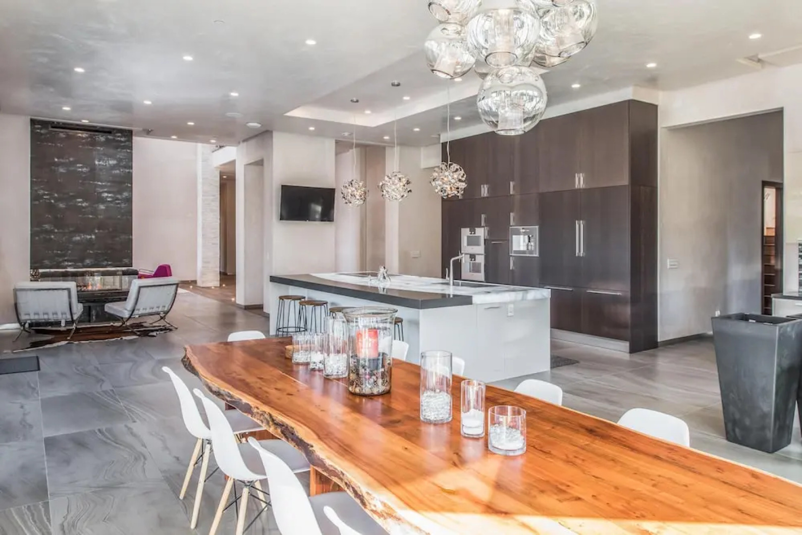 Lx1a: Luxury Contemporary Villa in The Middle of Nature