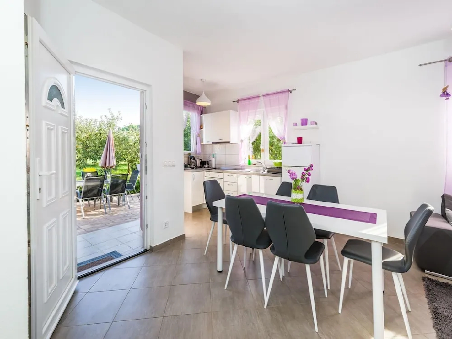 Charming Detached House With Beautiful Private Garden, 300m From the sea