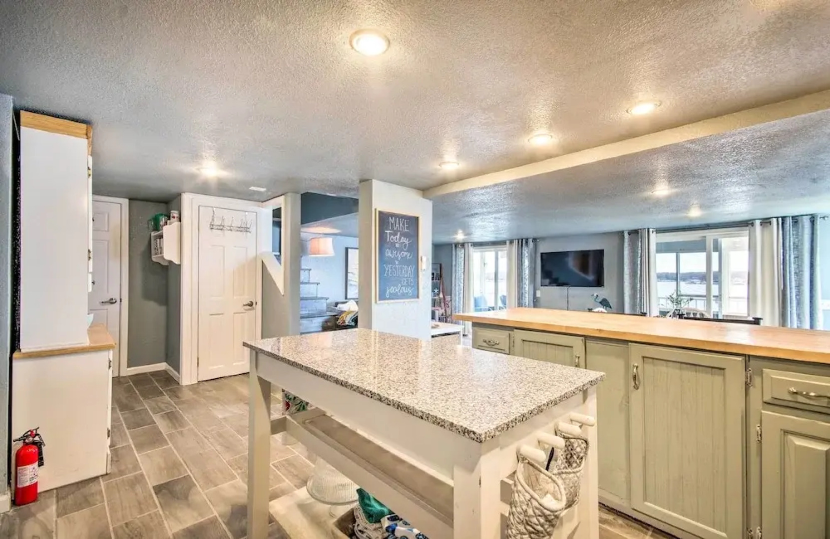 'cliff View Haven' Rocky Mount Gem w/ Deck!